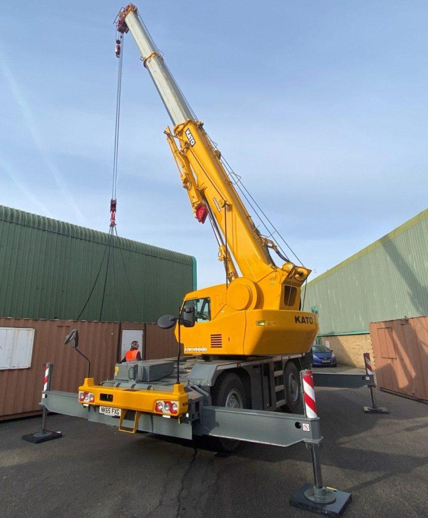 mobile crane hire in london lifting